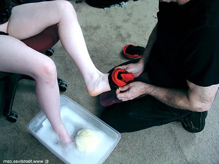 15P Dark-haired girl has her pretty feet washed and licked by an old man