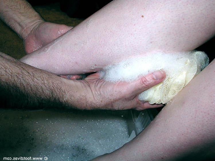 15P Dark-haired girl has her pretty feet washed and licked by an old man