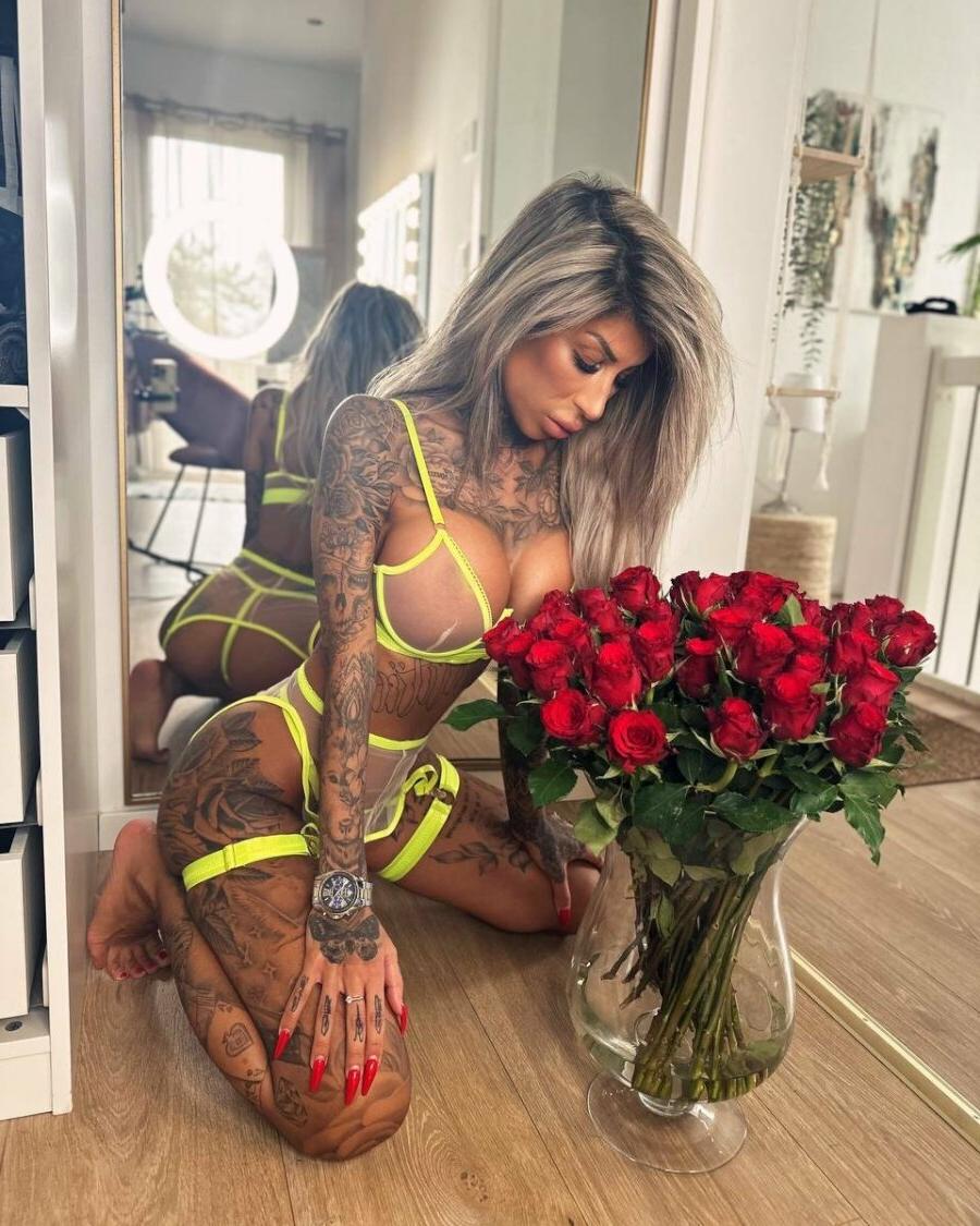16P Inked amateur bombshell Jacky posing in her exotic yellow lingerie