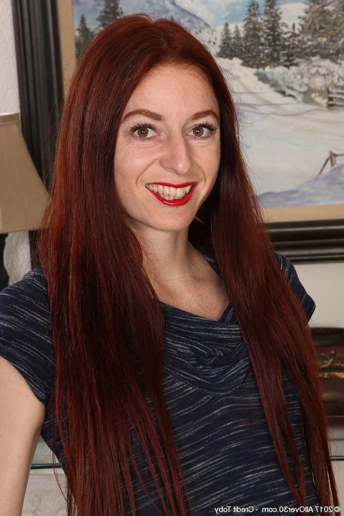 15P 30 plus redhead Evane Nordstern parts her natural pussy after disrobing
