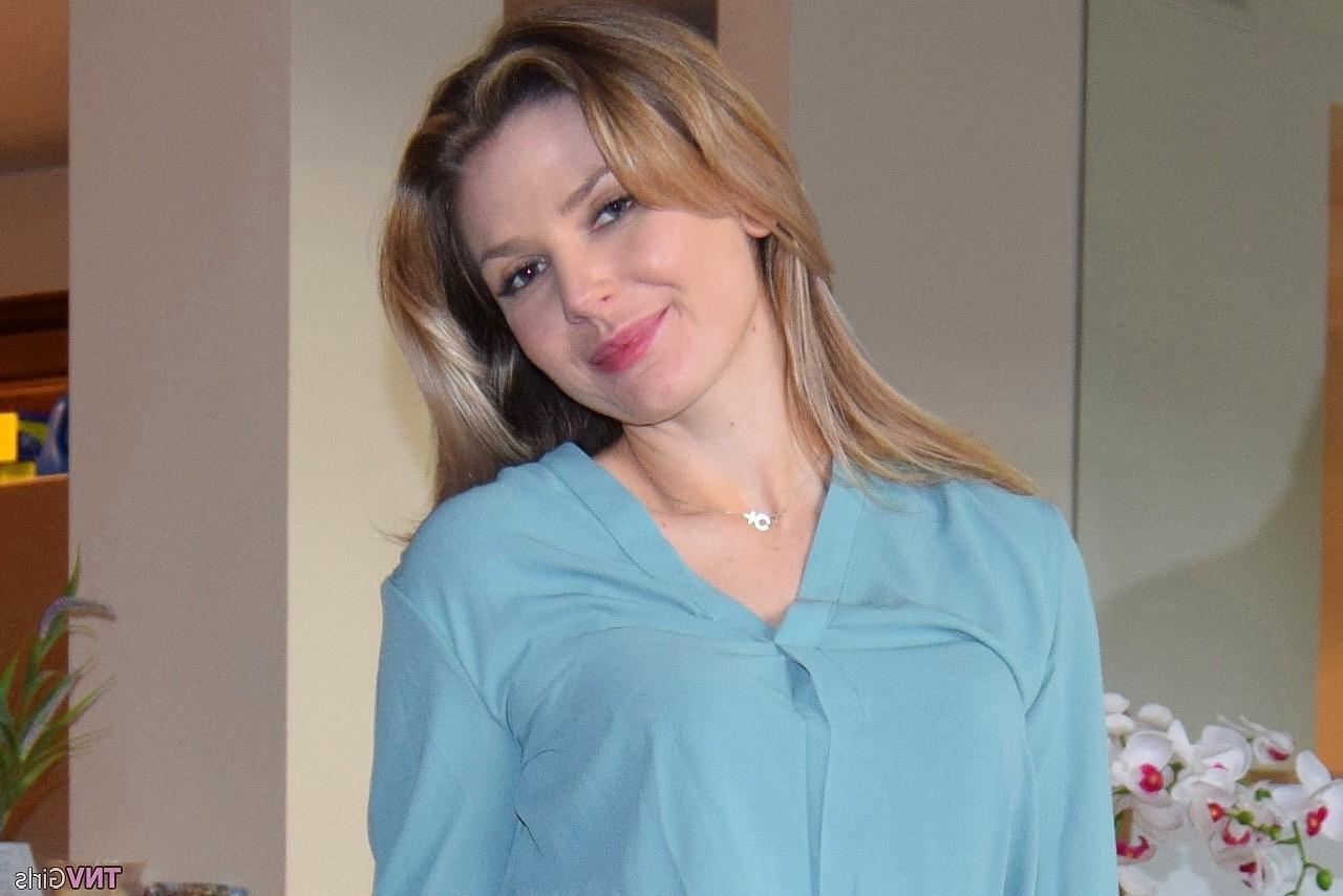 20P Beautiful teacher Beverly shows her small tits and her perfect booty