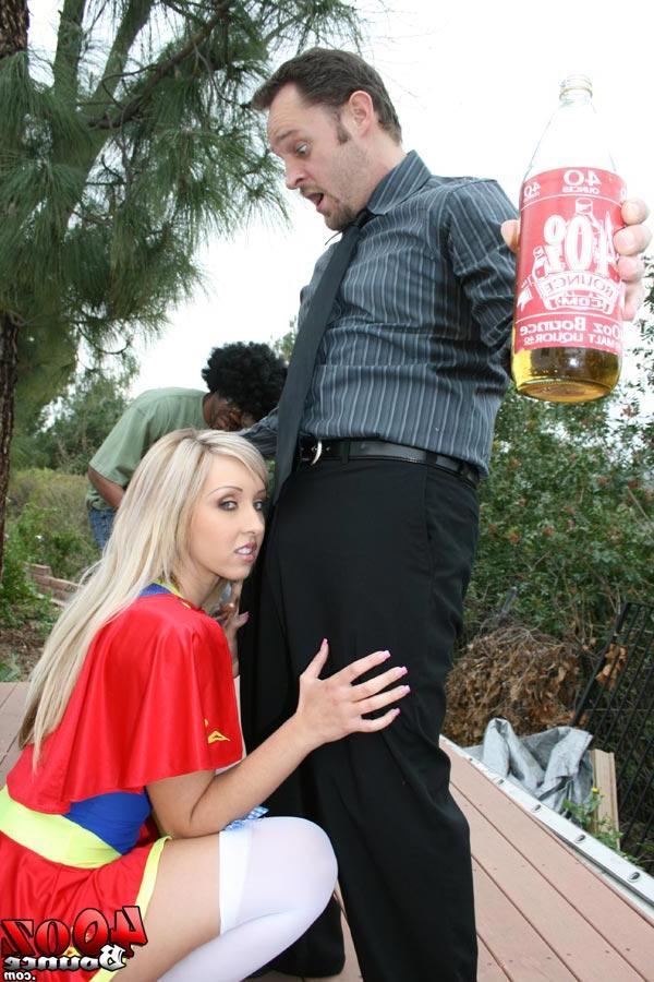 20P Big booty wonderwoman Jessica Lynn gets nailed by a well hung actor