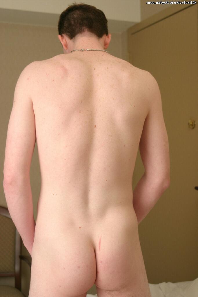 20P Sweet gay with blue eyes Ian loses his jeans and jerks off his dick