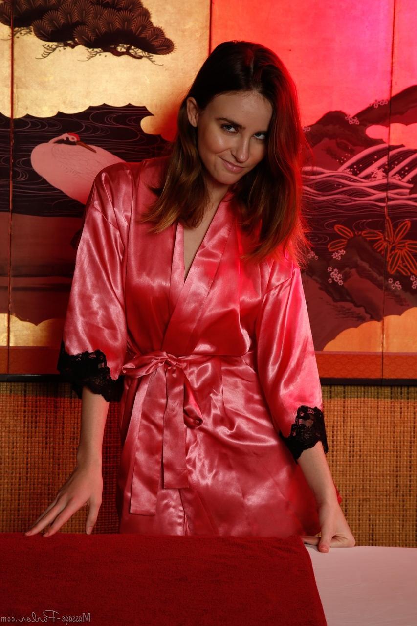 17P Skinny masseuse Jay Taylor doffs satin robe to engage in hot 69 handjob