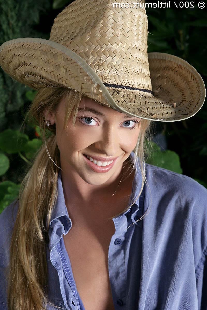 16P Blonde country girl Cristal sets her great body free of clothing