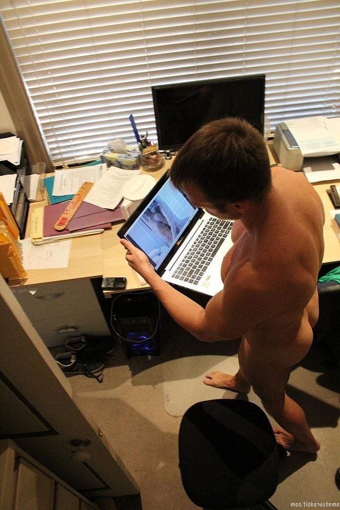 20P Gay amador Marc Moorish puxa seu pau duro e se masturba