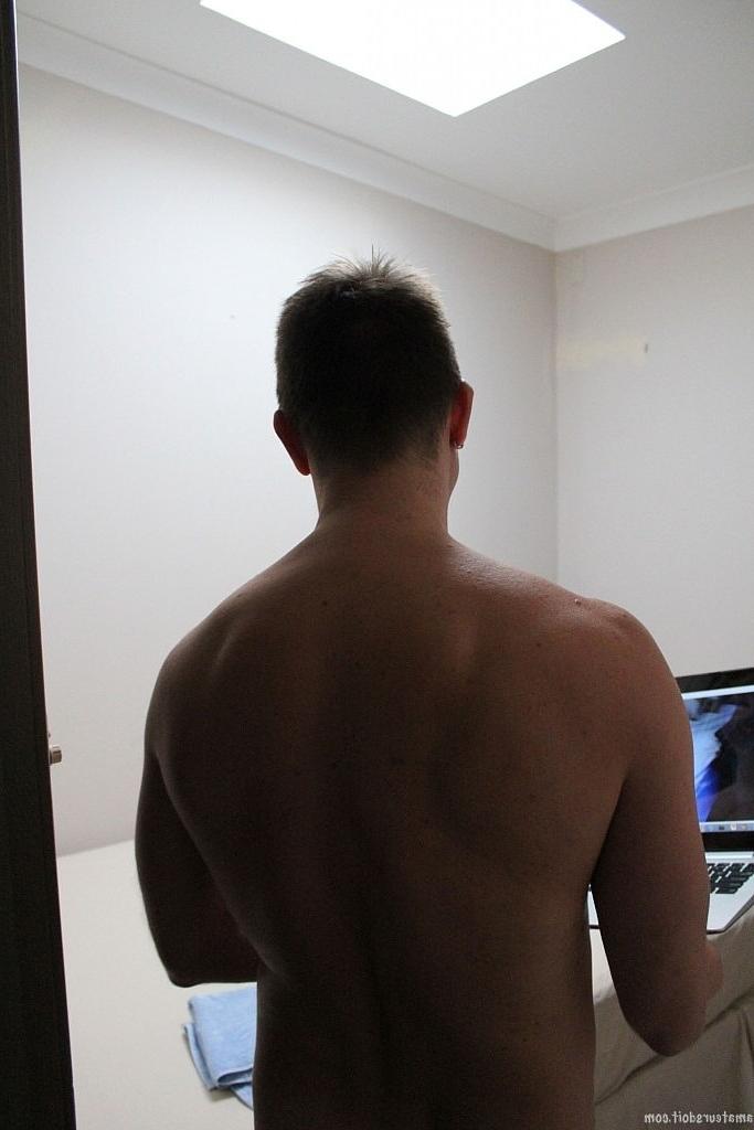 20P Gay amador Marc Moorish puxa seu pau duro e se masturba