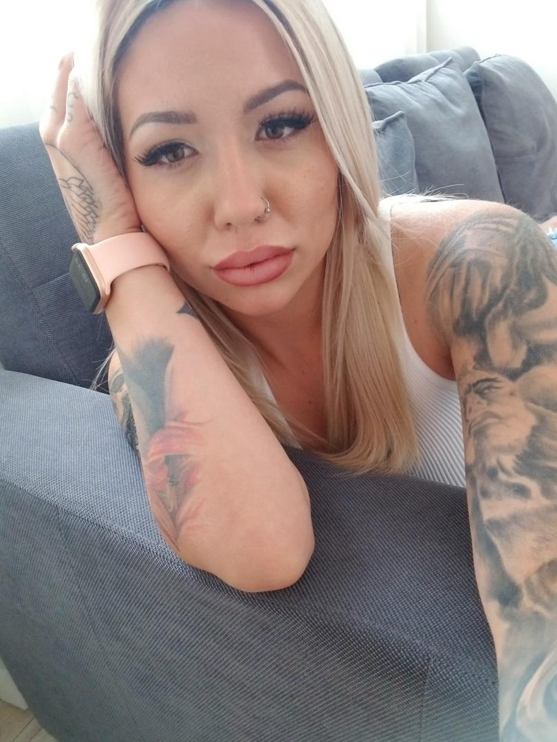 20P Tattooed sluts Eden Ivy & Veronique Tinkler strip to their lingerie and pose