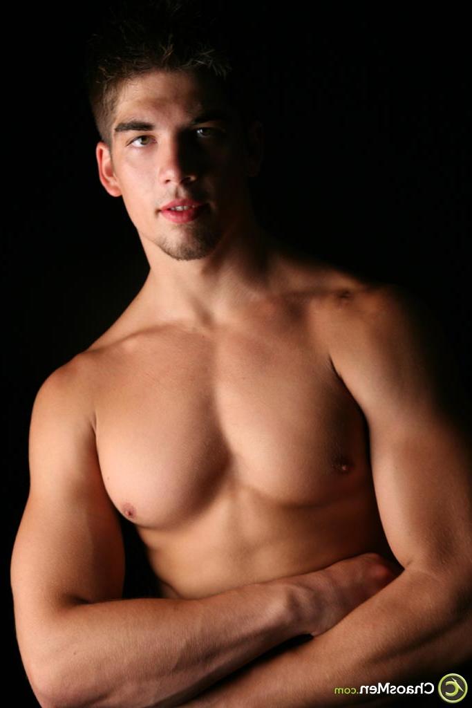 20P Gage gage gay muscular se despindo e brincando com seu pau curvo