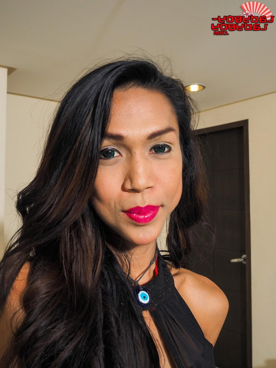 16P Asiática TGirl Taniya