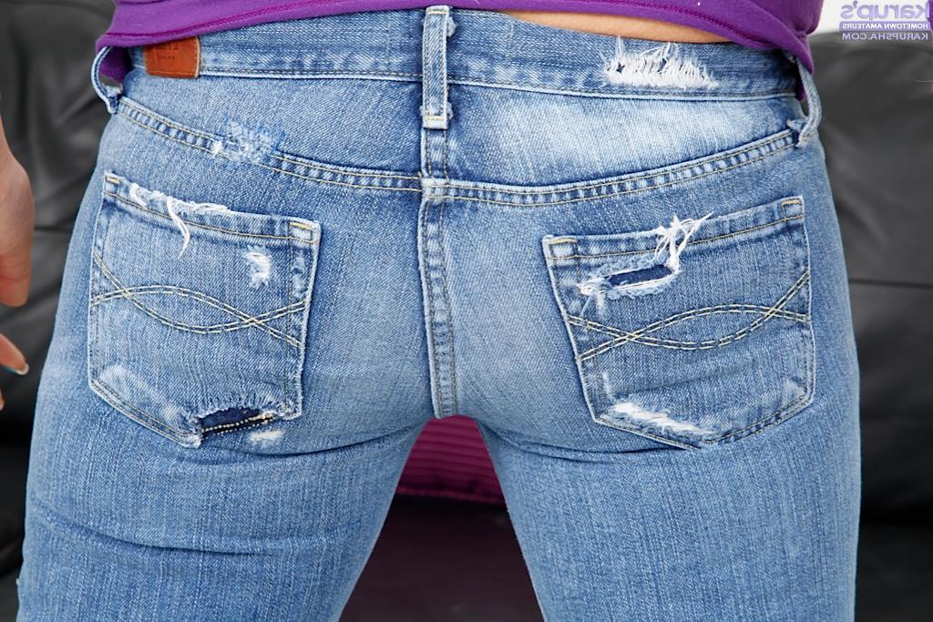 16P Tiffany Cane, jeune amateur aux gros seins, se déshabille et se masturbe.