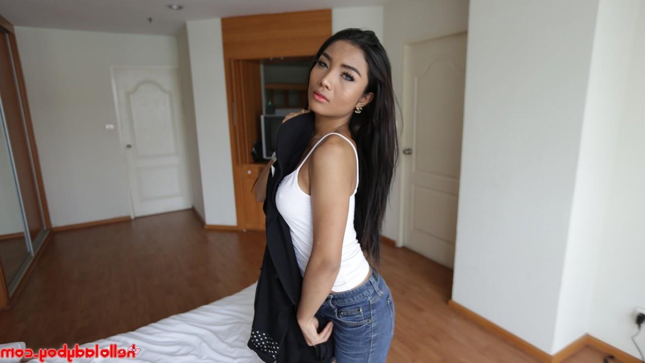 12P Hello Ladyboy performed by Leeya Sex Photos