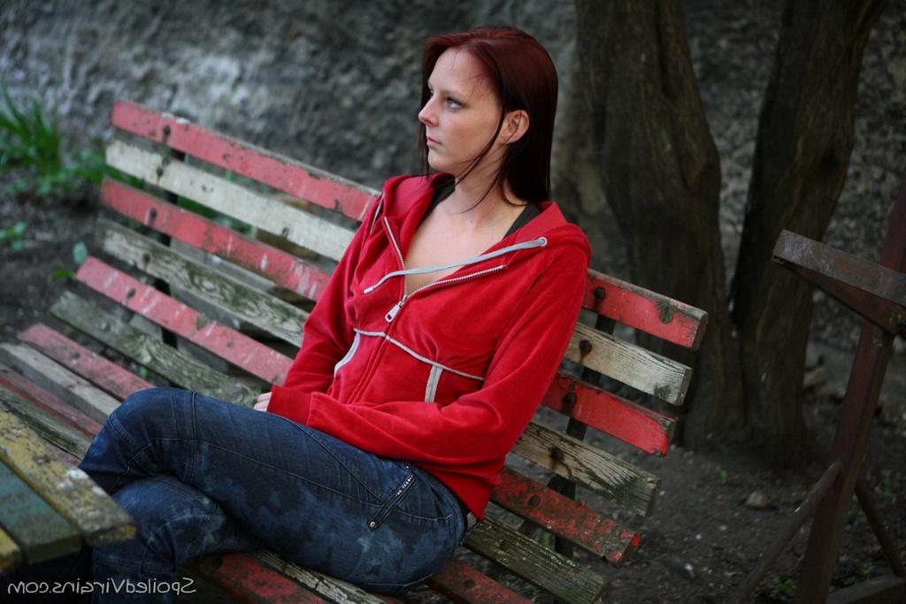 16P La jeune rousse Ilona conclut des relations sexuelles avec du sperme sur le visage