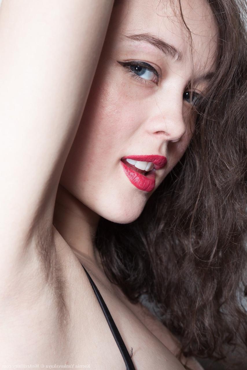 16P Amateur model Ksenia Yankovskaya delights in displaying her hairy bush