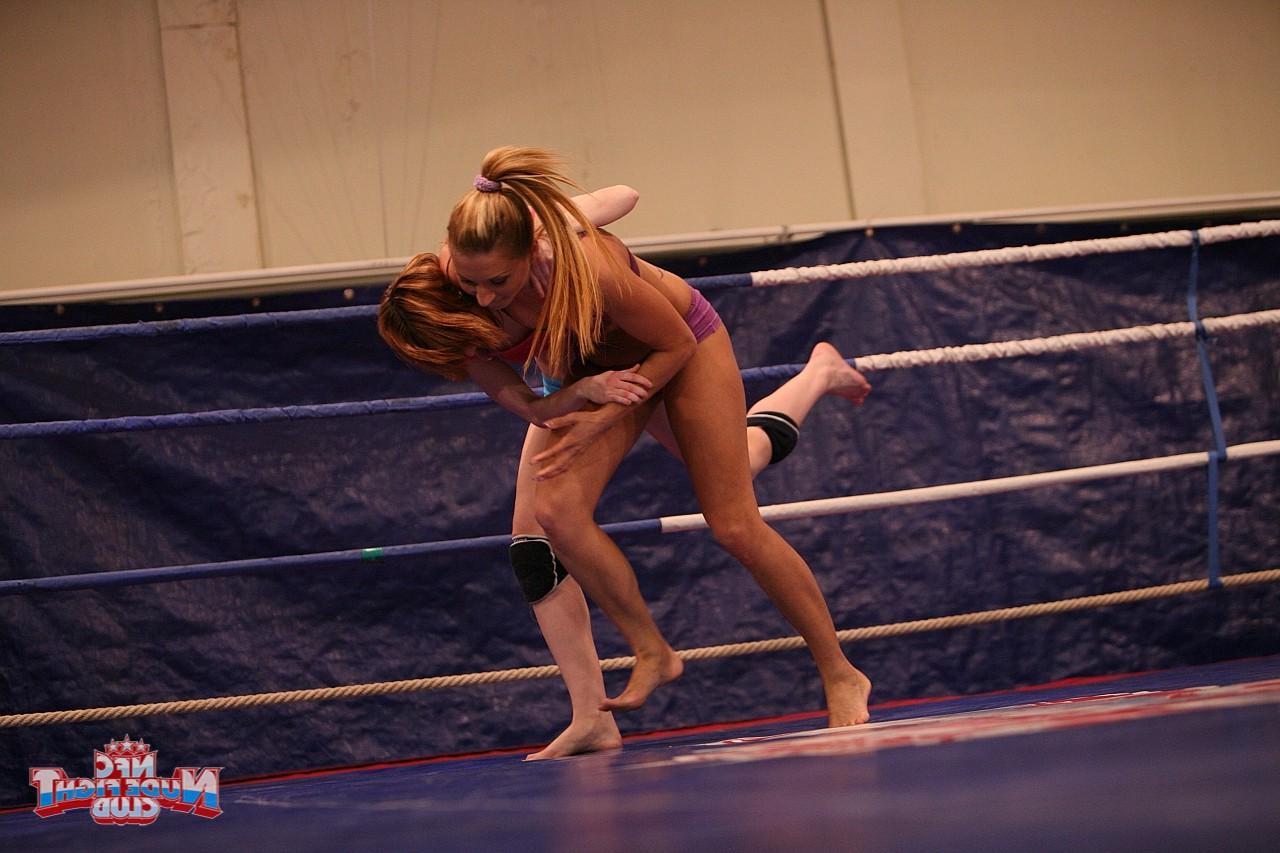 20P O treinamento de boxe se transformou em sexo lésbico para Joanna Sweet e Judy Smile