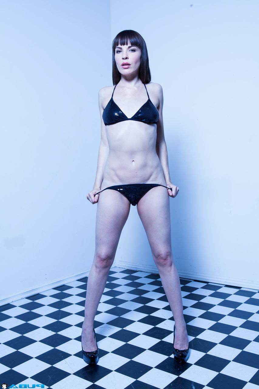 20P Slender American MILF Dana DeArmond poses in her black bikini and heels