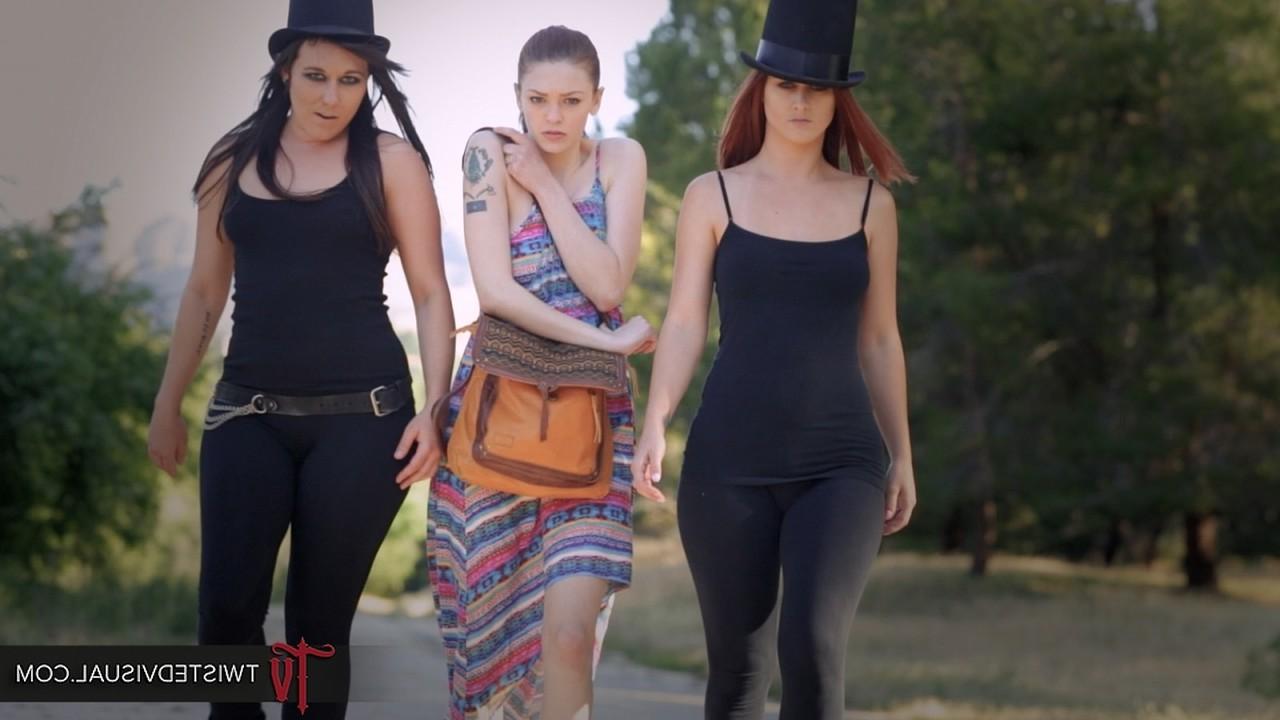 17P Bree Daniels, Sinn Sage e Karlie Montana se envolvem em uma sessão pública selvagem de BDSM