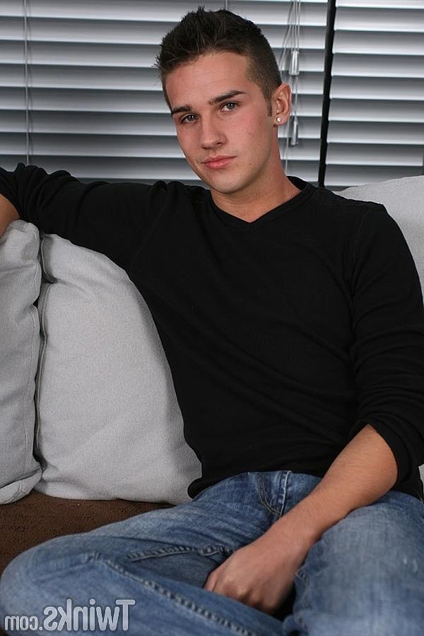 20P Raven-haired twink Aaron Jackson strips his jeans & undies to stroke his dick