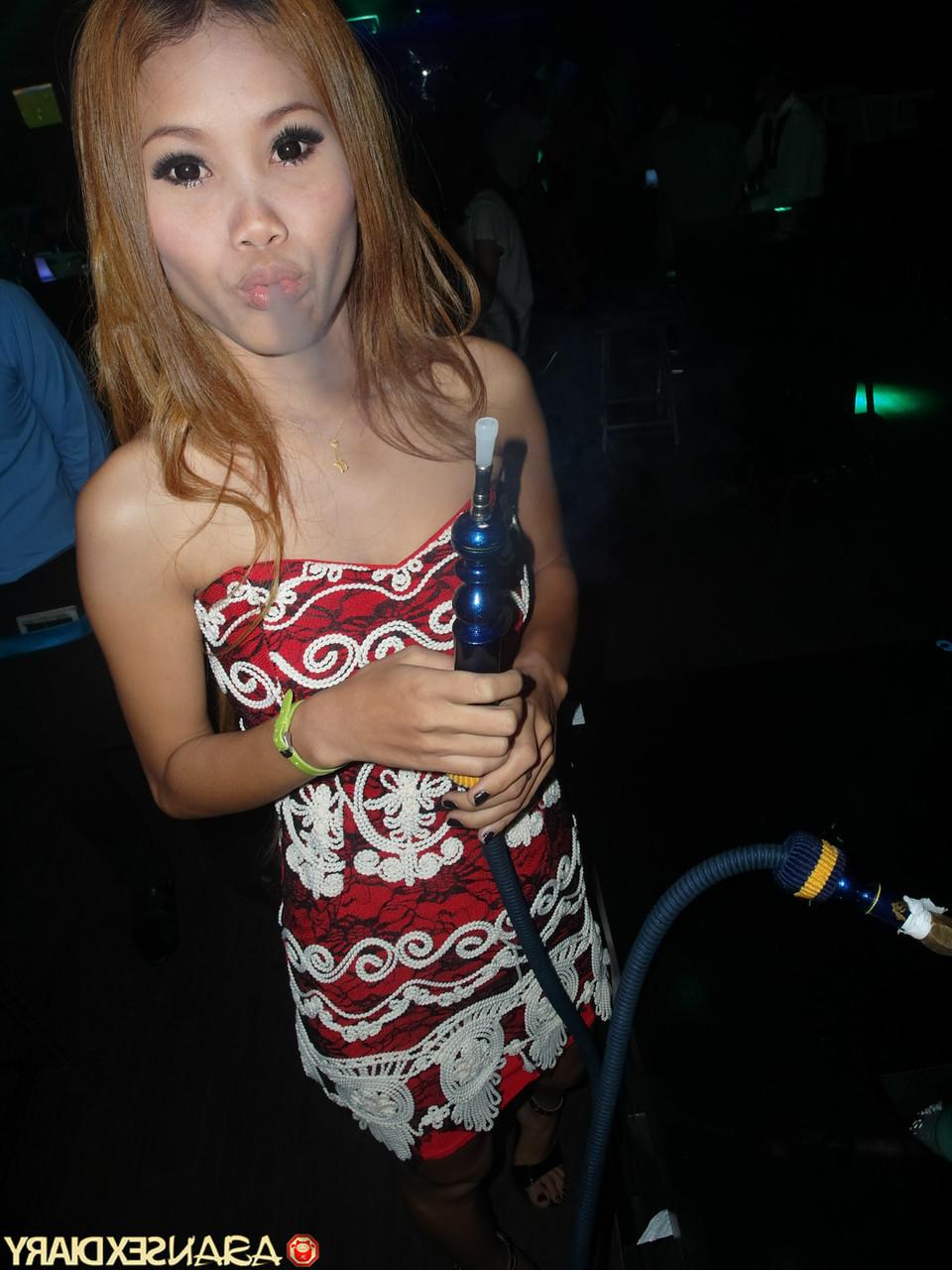 20P Sexy Asian babe Pang termina uma noite com algum sexo hardcore POV