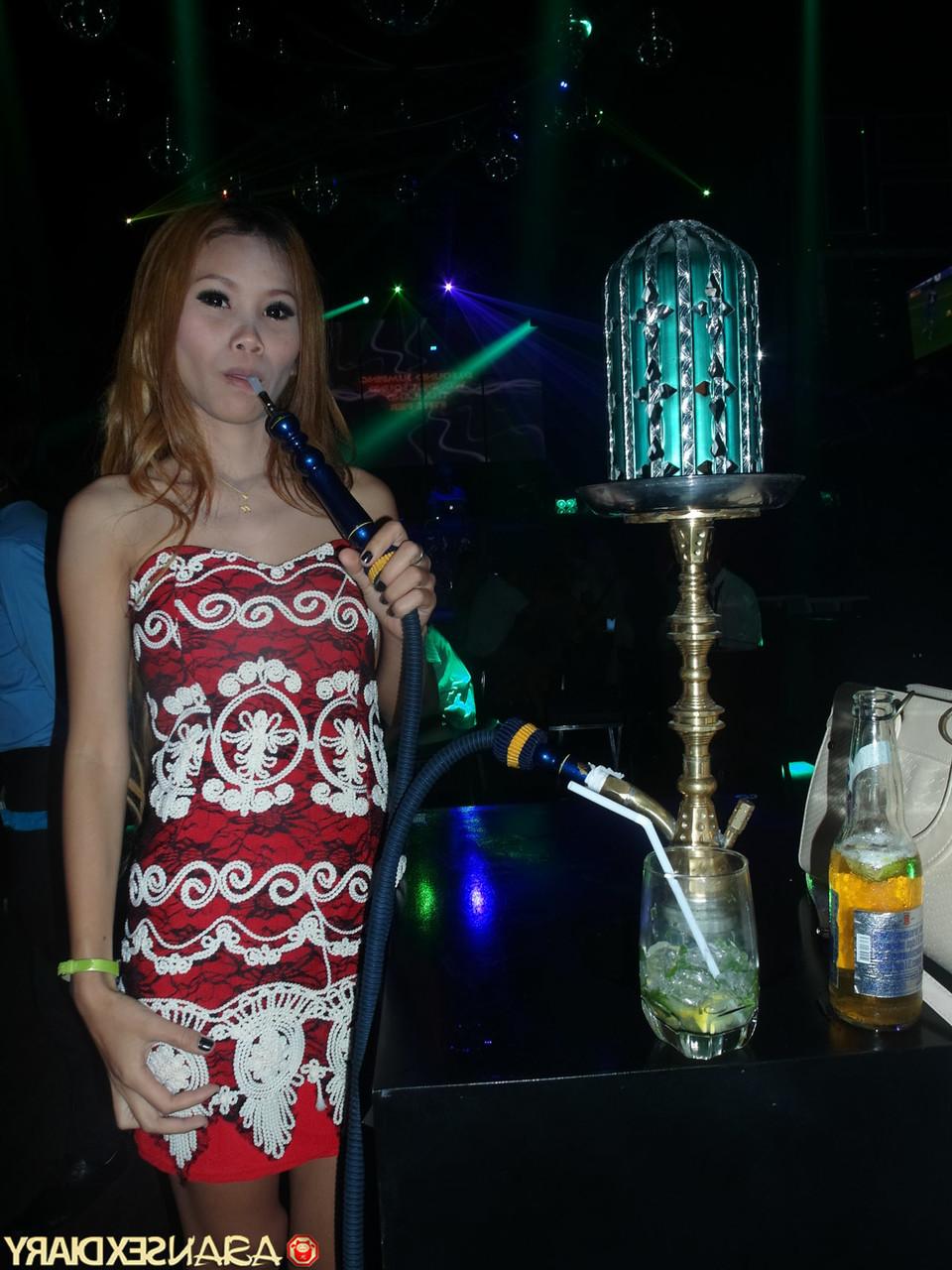 20P Sexy Asian babe Pang termina uma noite com algum sexo hardcore POV