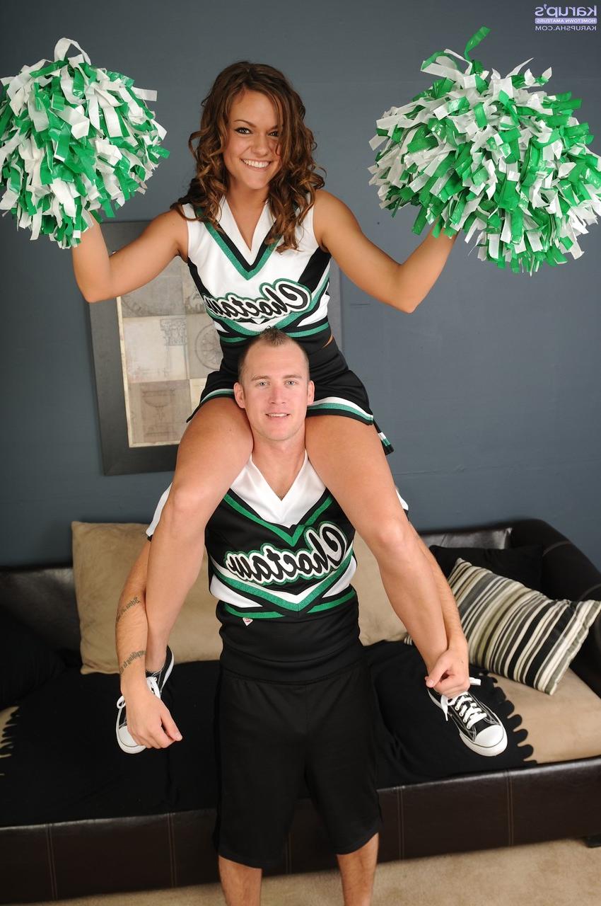 20P Teen cheerleader Chantelle Simmons blows a knob and rides it on a bed