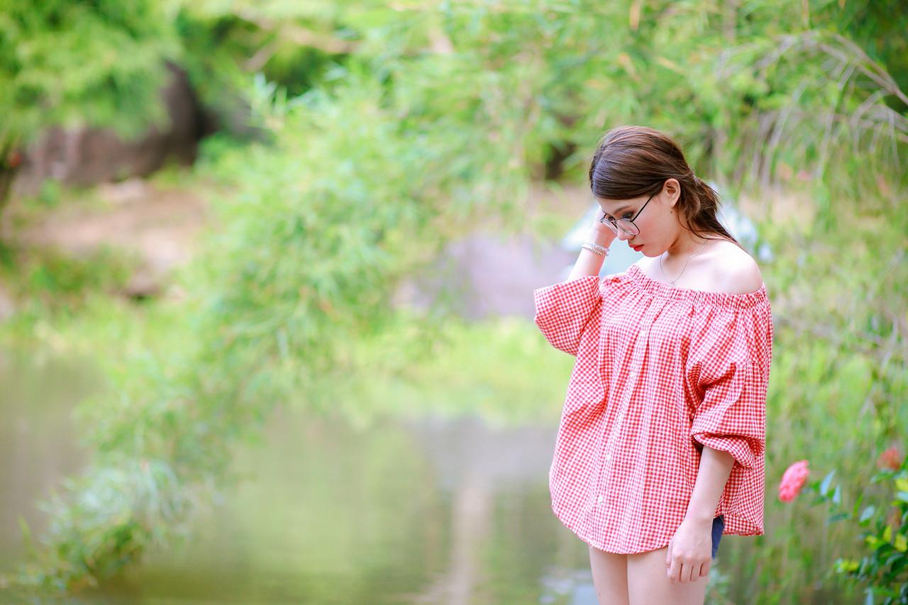 20P Pretty Asian girl with eyeglasses posing in her hot outfit in nature