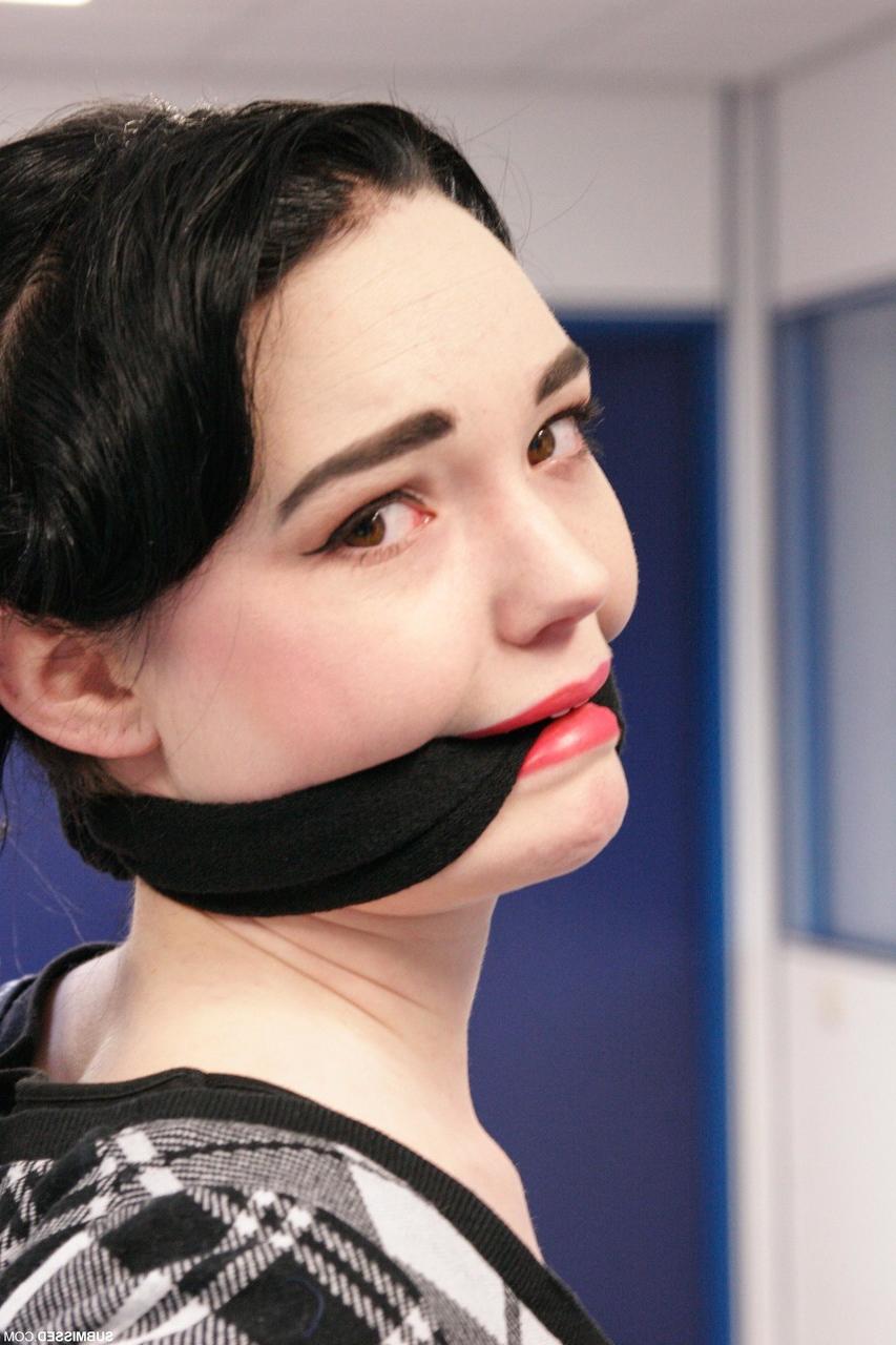 17P Submissive short haired cutie Lilly being tied up at the office