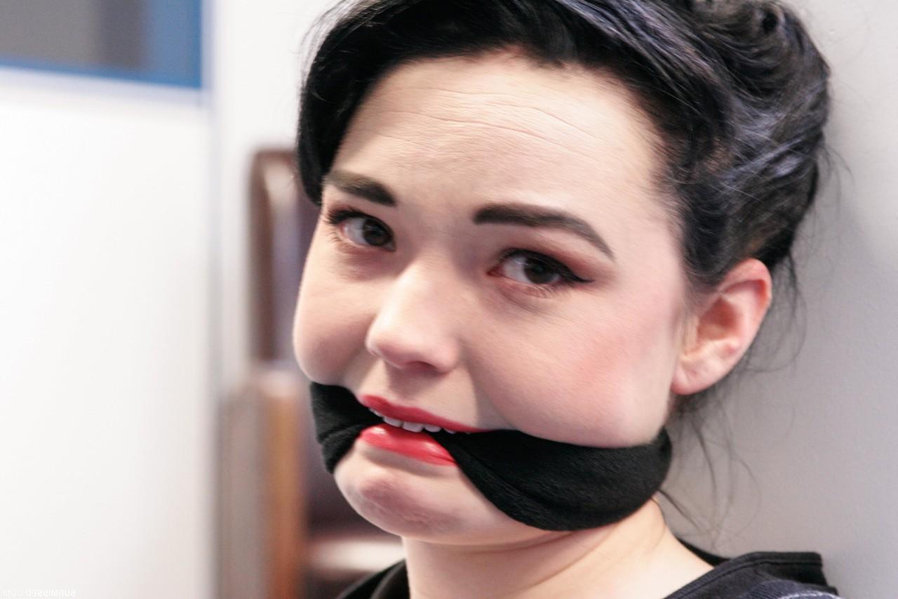 17P Submissive short haired cutie Lilly being tied up at the office