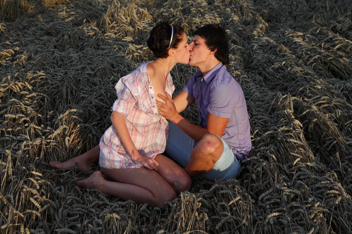 10P Horny lovers have sexual intercourse in a farmer's field