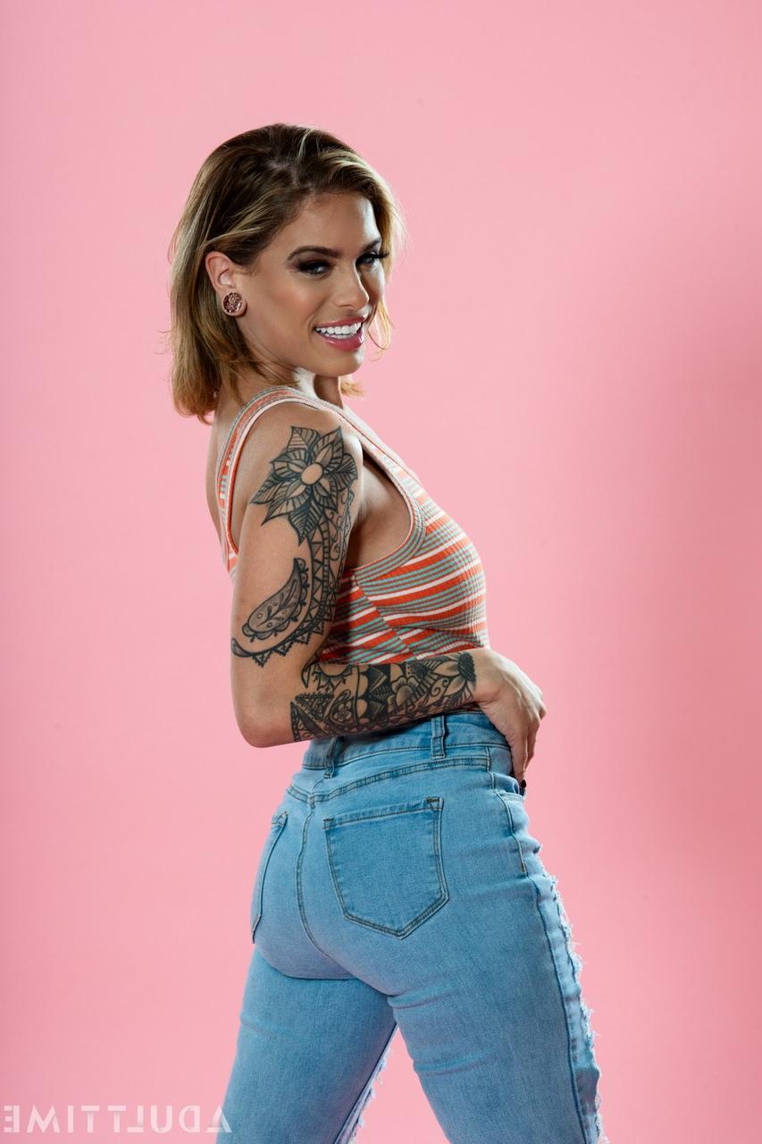 20P Inked MILF Jesse Pony removes her jeans and gets her twat eaten and fucked