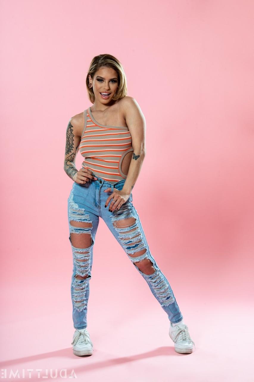 20P Inked MILF Jesse Pony removes her jeans and gets her twat eaten and fucked