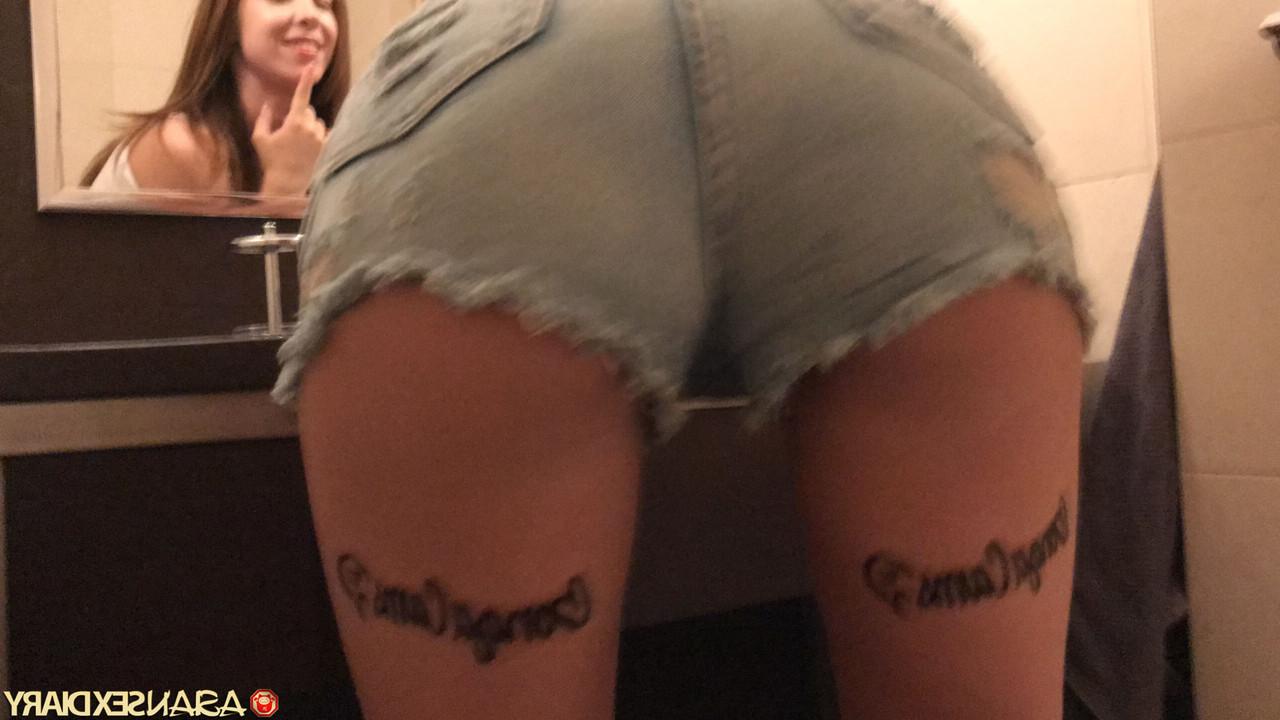 20P A luxuriosa Bongacam Girl amadora a ser fodida à canzana em frente ao espelho