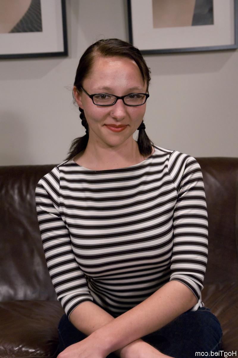 20P American nerd Maggie Mayhem gets bound & toyed my her master on a leather sofa