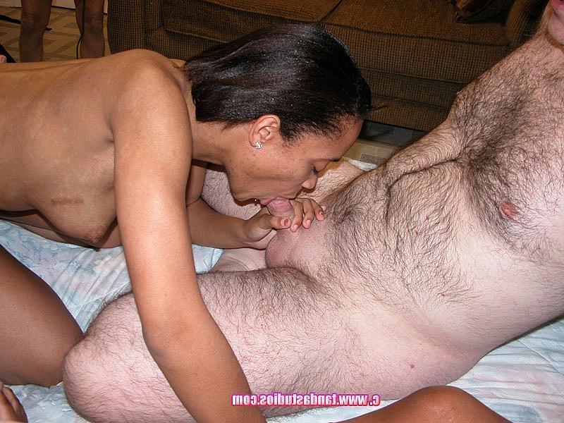 20P Zwei Schwarze und eine vollbusige weiße MILF werden von einem haarigen Streber gerammt