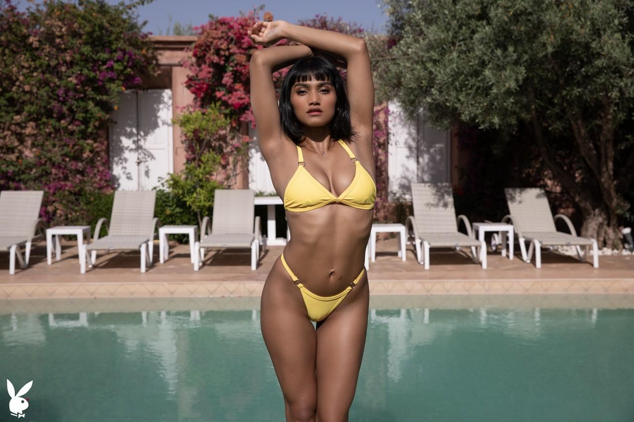 20P Glamouröse Babes zeigen in einer sexy Interracial-Zusammenstellung ihre perfekten Titten