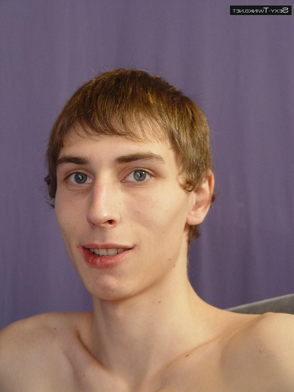 20P Slender twink Abrys poses completely naked and touches his dick