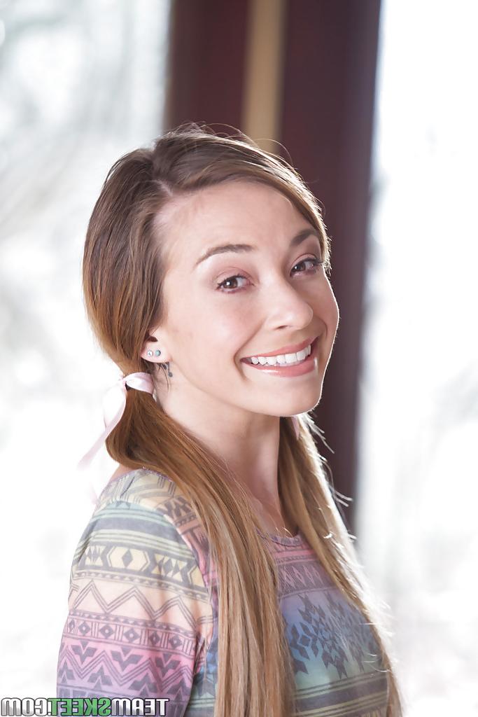 16P Teen babysitter Kylie Nicole removes yoga pants to pose nude