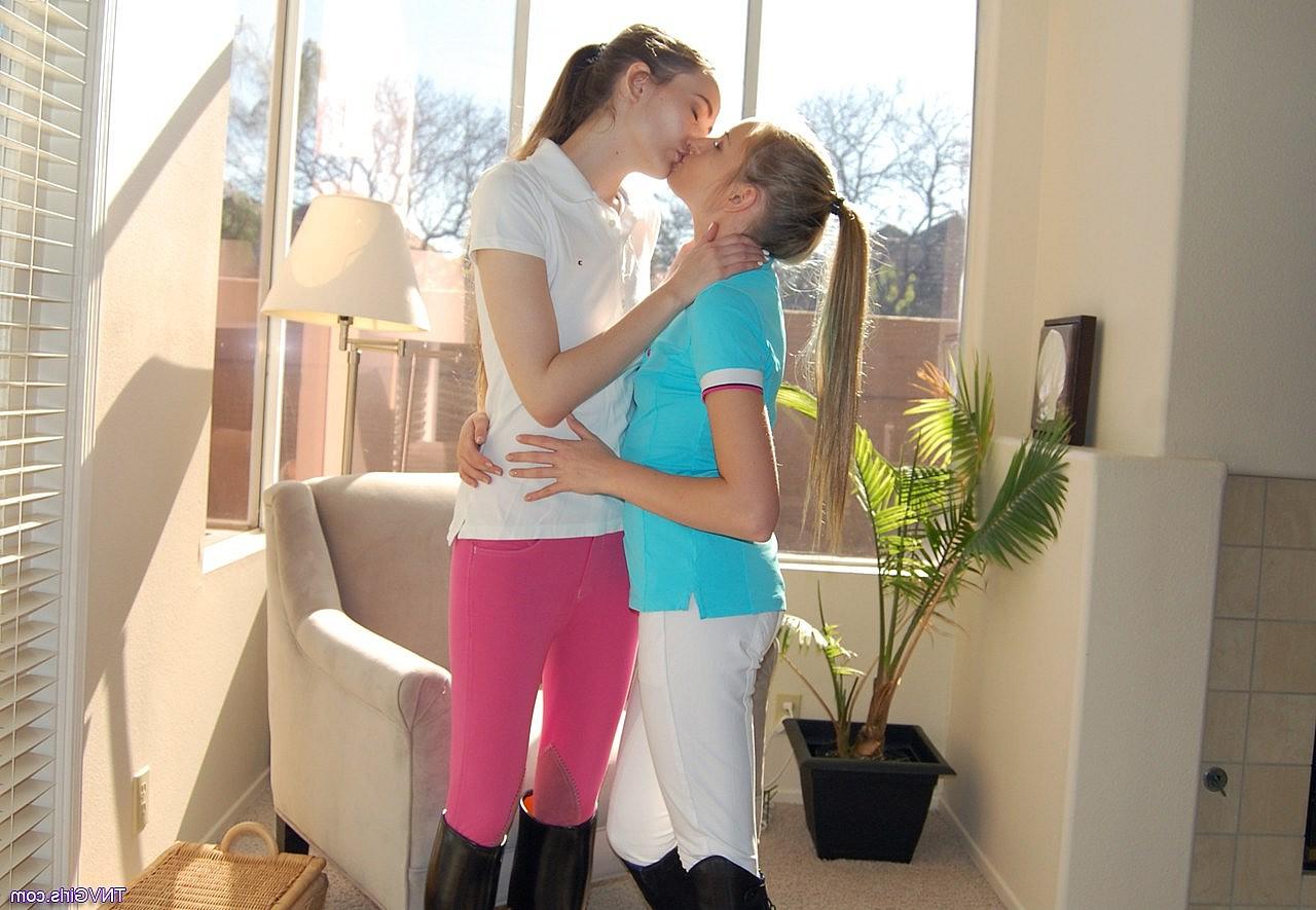 20P Amateur teens Sam and Scarlet engage in oily lesbian massage action