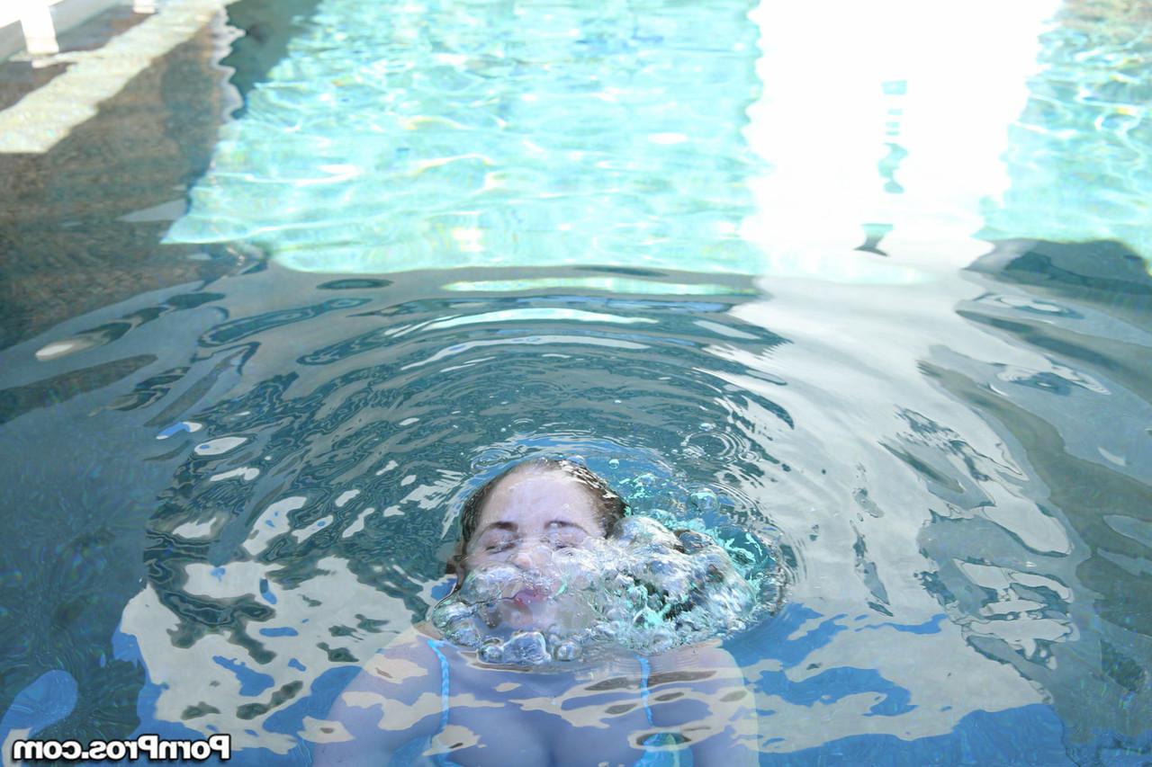 17P Cute Bella Skye teasing with her sexy body and jumps into pool to get it wet