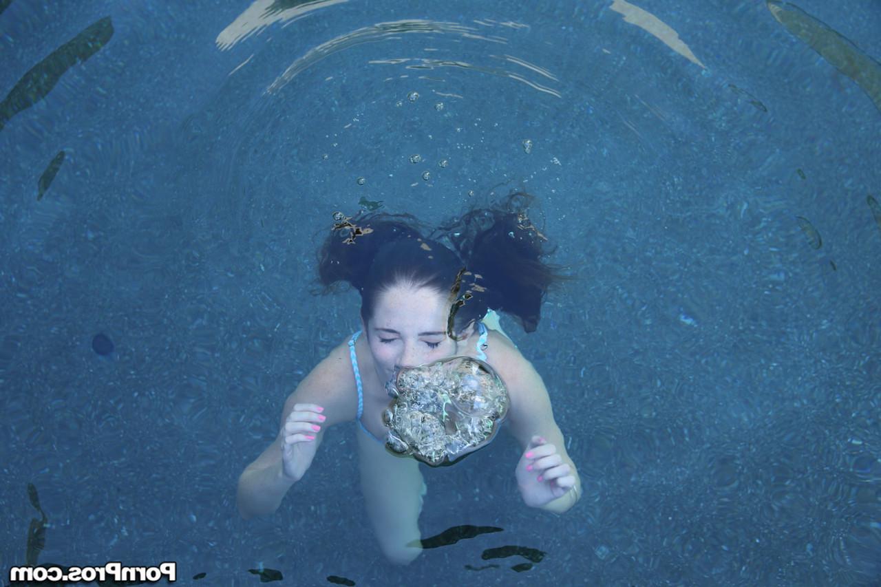 17P Cute Bella Skye teasing with her sexy body and jumps into pool to get it wet