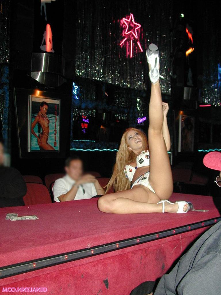 15P Blonde stripper puts on a show before being humped onstage