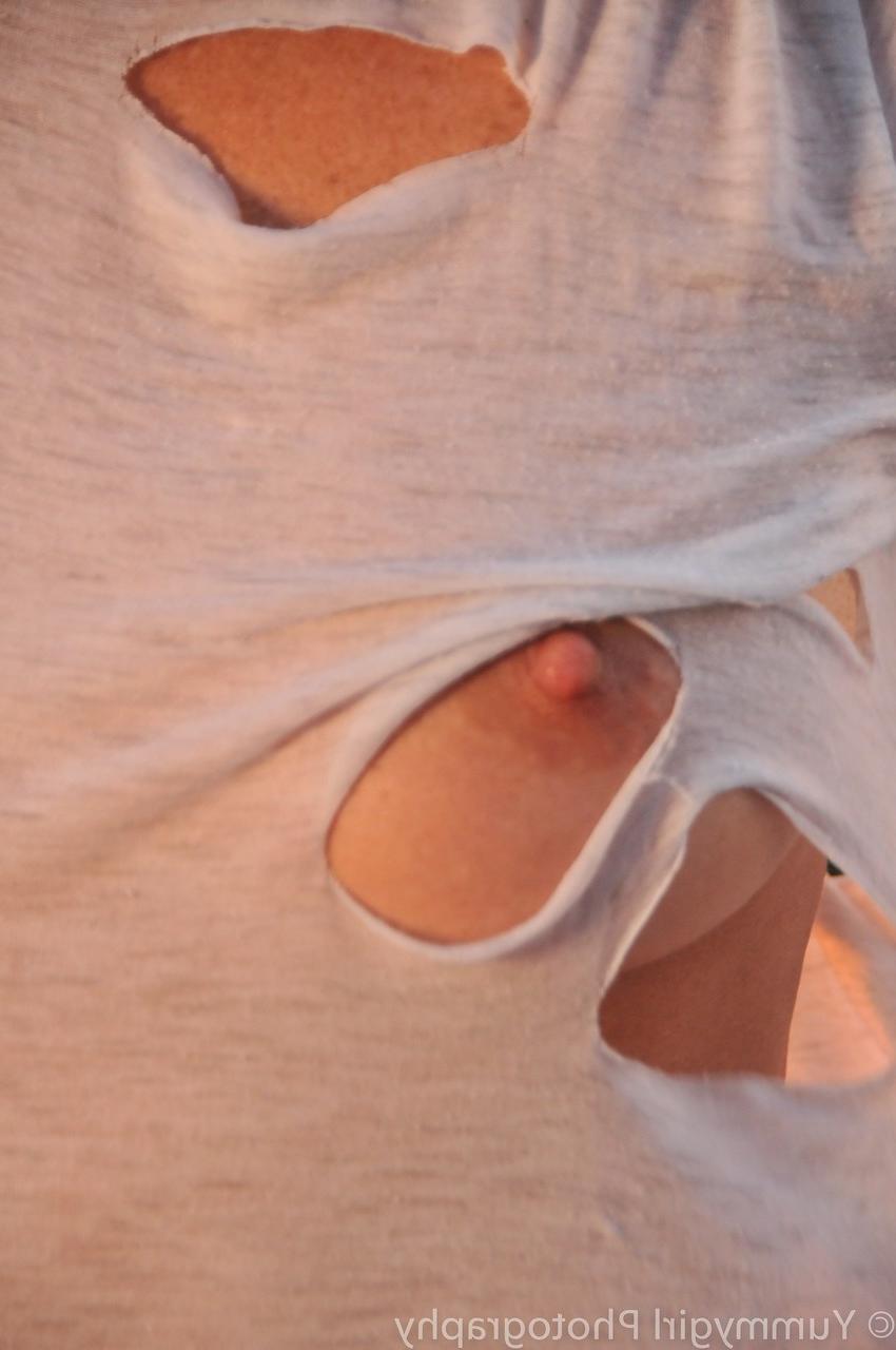20P Sexy alta MILF Sofie Marie expõe sua bunda gostosa e peitos pequenos ao pôr do sol