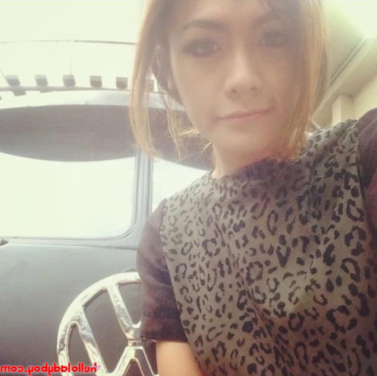 11P Hello Ladyboy 