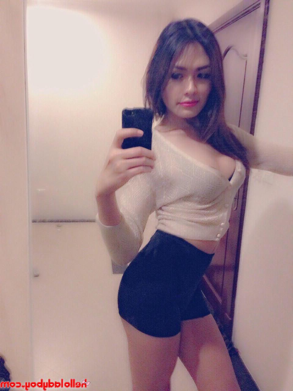 11P Hello Ladyboy 