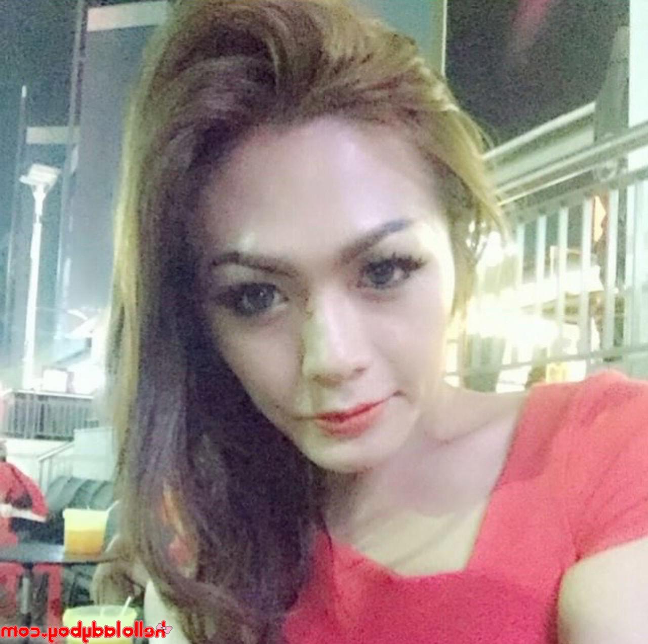 11P Hello Ladyboy 