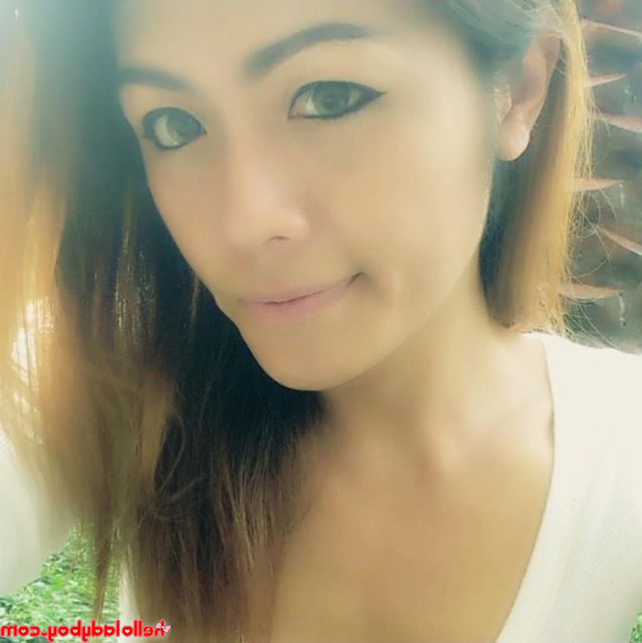 11P Hello Ladyboy 