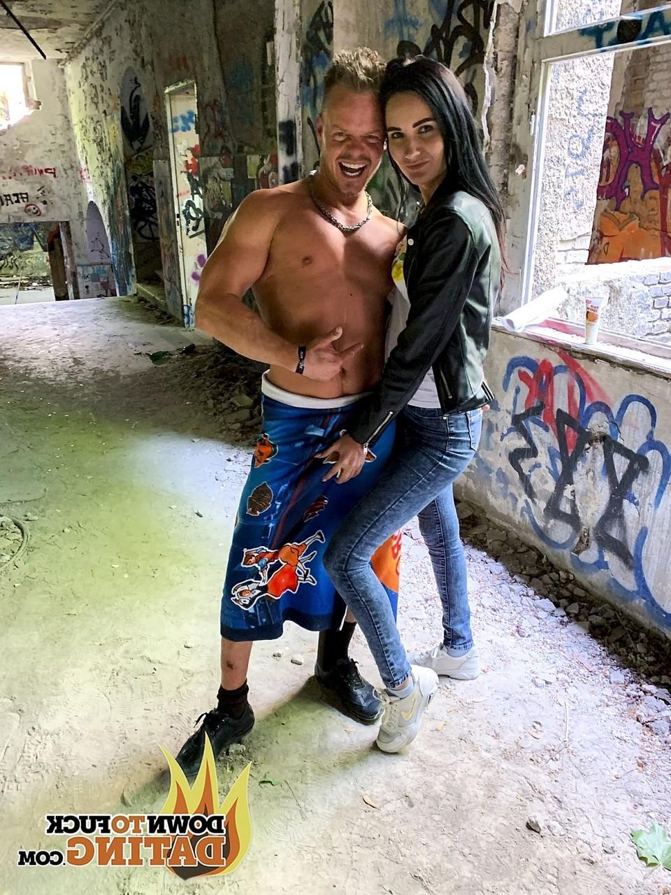 14P A novata ucraniana Megan Venturi tem os mamilos lambidos por um cara que acabou de conhecer