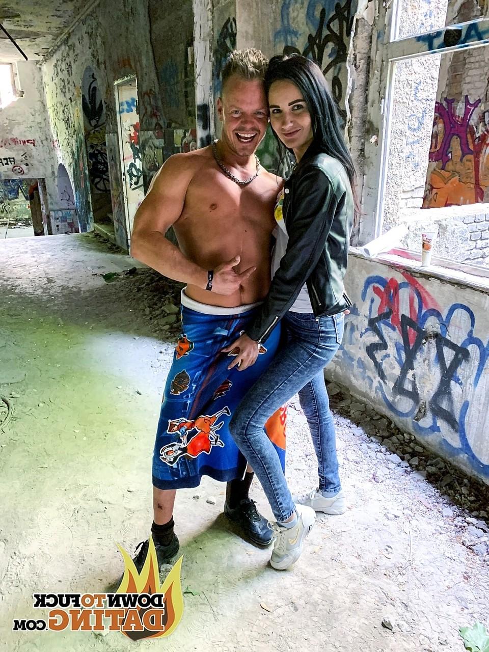 14P A novata ucraniana Megan Venturi tem os mamilos lambidos por um cara que acabou de conhecer