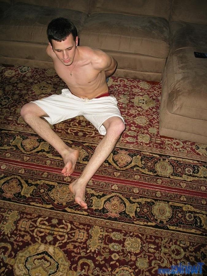 20P Skinny twink Nate L exposes his ass and jerks off his boner on the floor