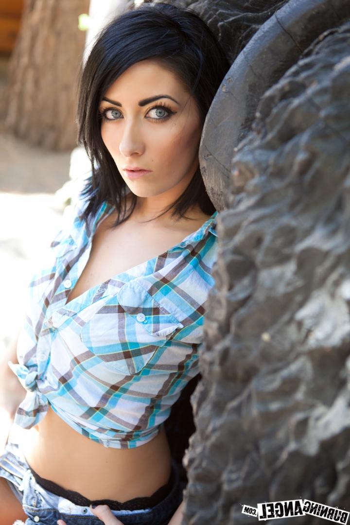 17P Gorgeous big eyed Audrina reveals firm small breasts & finger fucks outdoors